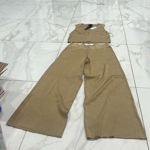 House of Harlow 1960 Pants - House of Harlow 1960 size large brand new with tags set